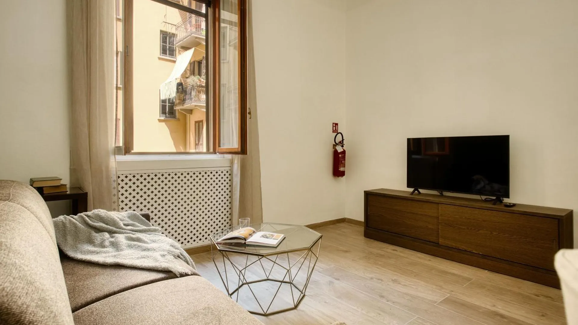 Joivy Modern 1-Bedroom Flat Near The Centre Of מילאנו דירה